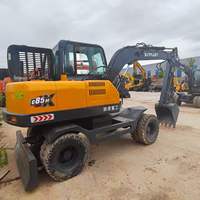 Excavatrice sur roues XINYUAN C85M avec pneus résistants à l'usure, transfert rapide sur site, certifiée CE pour les projets de pipelines et d'aménagement paysager