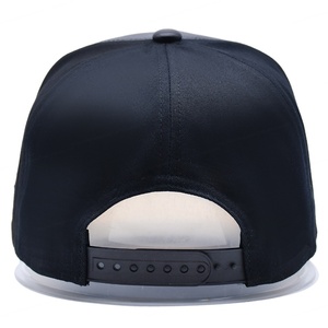 Casquette de baseball unisexe en cuir PU noir de haute qualité brodée de chapeaux de baseball ajustés personnalisés avec logo personnalisé - Product Image 5