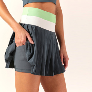 Gilet de sport rembourré en coton et polyester, patchwork trois couleurs, design anti-exposition, jupe de tennis plissée taille haute - Product Image 3