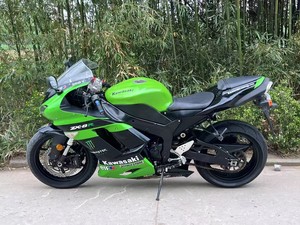 Moto de course <span class=keywords><strong>Kawasaki</strong></span> ZX-6R 636cc EFI d'occasion, 4 temps, <span class=keywords><strong>16</strong></span> soupapes, homologuée pour la route - Product Image 2