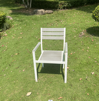 Meubles de jardin en aluminium, plastique et bois pour loisirs en plein air