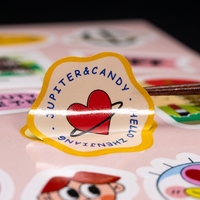 Autocollants d'emballage imperméables personnalisés imprimés sur mesure, étiquettes de produits avec logo personnalisé pour la promotion et l'utilisation en épicerie