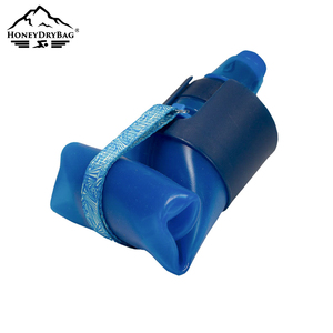 Bouteille d'eau robuste sans BPA en PCTG flexible avec échelle de suivi chronologique pour entraînement quotidien (OEM) - Product Image 3
