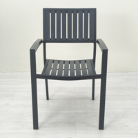 Fauteuil de salle à manger d'extérieur moderne en WPC avec lattes composites PS, structure en aluminium, résistant aux intempéries, aspect bois, léger, idéal pour bistrot