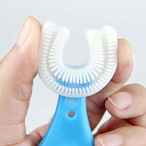 Brosses à dents manuelles en silicone ultra-douces en forme de U pour bébés et enfants, idéales pour le nettoyage des dents et comme anneaux de dentition. - Product Image 5