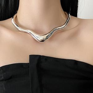 Collier ras du cou en alliage goutte d'eau plaqué argent, bijoux de mode pour femme, idéal pour les fêtes 2024 - Product Image 1