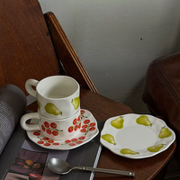 Tasse et soucoupe en céramique style peinture à l'huile vintage, motif pastoral de fruits (tomate et poire)