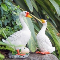 Simulation d'aménagement paysager extérieur Statue de canard en résine imperméable et écologique avec lumière solaire extérieure Ornement de jardin