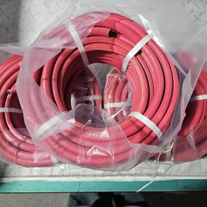 <span class=keywords><strong>Tuyau</strong></span> <span class=keywords><strong>de</strong></span> <span class=keywords><strong>gaz</strong></span> flexible double soudé <span class=keywords><strong>de</strong></span> qualité R <span class=keywords><strong>pour</strong></span> oxygène et acétylène, découpe sur mesure disponible - Product Image 6