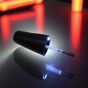 Tapa de esmalte de uñas con luz LED con cepillo y nailon - Product Image 1