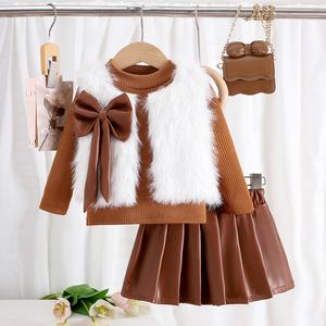 Vêtements pour enfants en bas âge, automne-hiver, vente en gros, haut à rayures, manteau en fourrure à nœud, <span class=keywords><strong>jupe</strong></span> en <span class=keywords><strong>cuir</strong></span> plissée, ensemble de 3 pièces pour petites filles - Product Image 1