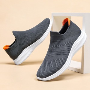 Chaussures de sport décontractées respirantes pour hommes, style chaussettes, ultra-légères, à semelle souple, en mesh noir - Product Image 1