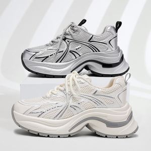 Chaussures de sport décontractées à semelle épaisse et amortissante, rehaussantes, respirantes, en maille, pour la course et la marche, vente en gros à bas prix - Product Image 1