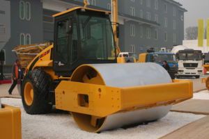 Китайский бренд <span class=keywords><strong>Shantui</strong></span> <span class=keywords><strong>SR12</strong></span>-<span class=keywords><strong>5</strong></span>: 12-тонный одновальцовый вибрационный каток для продажи - Product Image 4