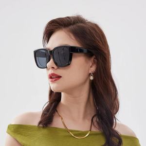 FUUANDA 2025ユニセックススクエアサングラスシャッタープルーフUV400偏光アーバントレイルランニングゴールドフレーム眼鏡対応 - Product Image 1