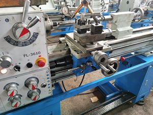 เครื่องกลึงแนวนอนแบบธรรมดาสำหรับงานกลึงเพลาโลหะ  แบบ Heavy Duty CNC Vertical  ระยะแกว่ง 500 มม. ระยะระหว่างศูนย์ 1500 มม. - Product Image 5