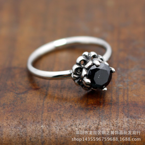 yunnique Flower Shape <b>Titanium</b> Steel <b>Ring</b> Black Zircon Claw Setting Women's Fashion Jewelry Gift - Product Image 3