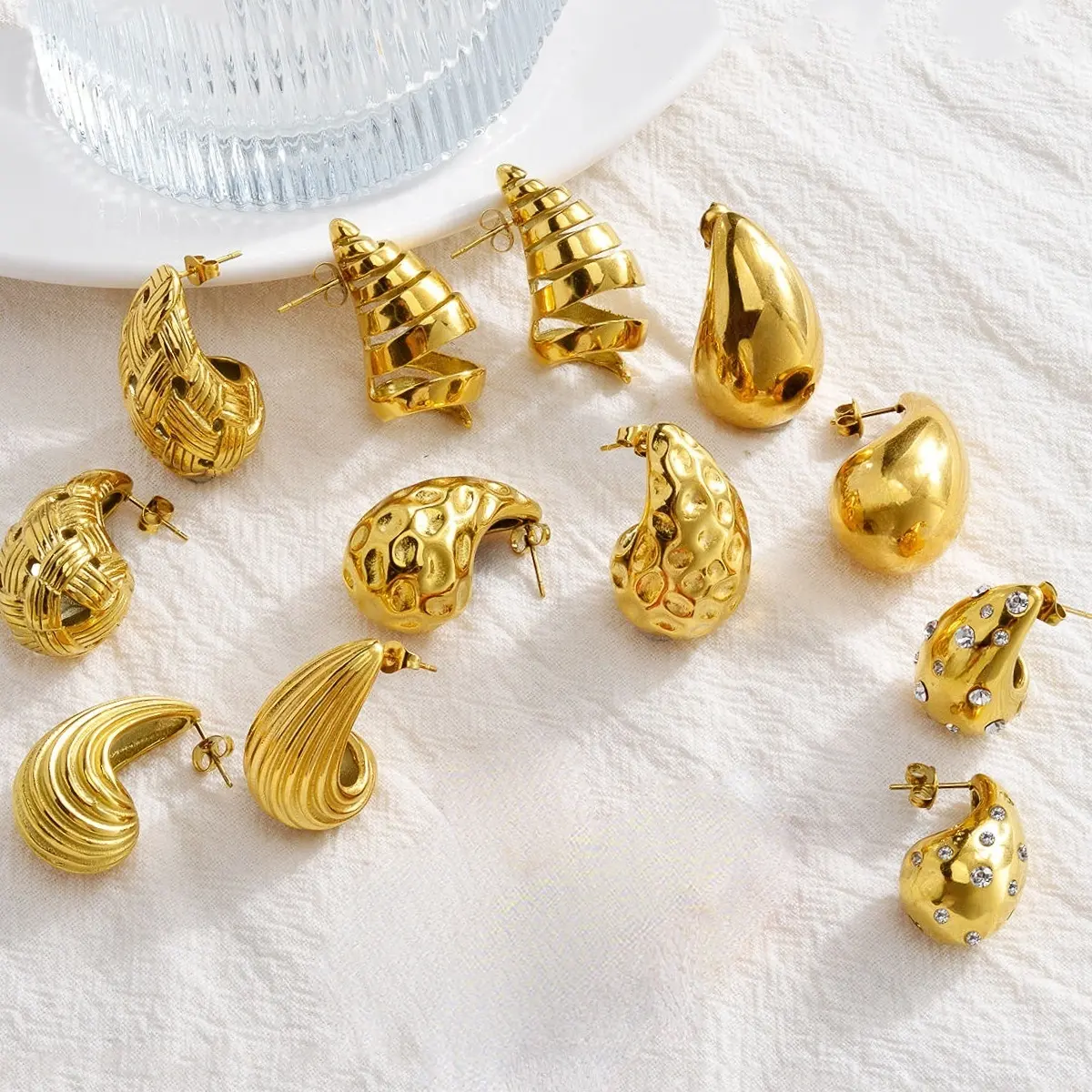 Hot Selling Minimalist Hollow Drop Oval Stud Earrings For Women 18k Gold Plated Stainless Steel Waterproof Jewelry