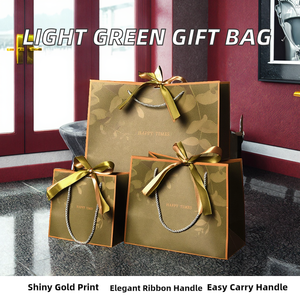 Sac fourre-tout en papier kraft vert clair avec ruban et estampage à chaud pour emballage cadeau promotionnel - Product Image 2