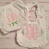 Bavoir blanc pour bébé personnalisé, ensemble cadeau pour nouveau-né garçon fille, picot, broderie, bavoir, chapeau, couverture, 2025