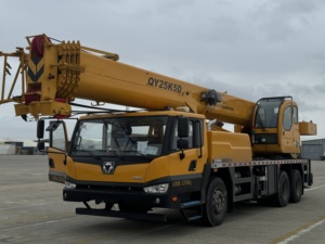 מותג העליון משאית גלגל מנוף 25 qy25k5D טון 4600 בסיס גלגל בסיס 1350 + מ "מ 5-סעיף בום של 41 מ 'ג' יב קבוע של 8.3 מ 'במלאי - Product Image 4