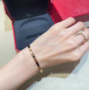 <span class=keywords><strong>Brazalete</strong></span> de Acero Inoxidable Chapado en Oro de 18K con Bisel de Diamantes de Lujo Estilo <span class=keywords><strong>Cartier</strong></span>, Gama Completa de Estilos con Caja de Regalo - Product Image 6