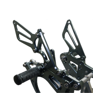 Có thể điều chỉnh phía sau Bộ CNC nhôm footrests xe máy hệ thống cơ thể chân chốt cho CBR600RR 2003-2006 mô hình - Product Image 1