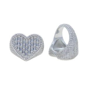 Perhiasan Fashion 2022 Hip Hop Cincin Berlapis Emas Set Cincin Baguette Bertabur Kristal Cincin Hati Chunky Berlian untuk Wanita - Product Image 4