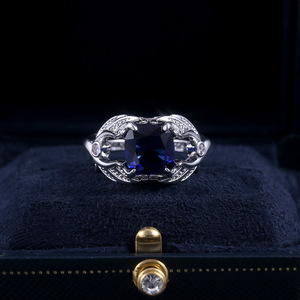 Anello con Ali d'Angelo e Accenti Blu per Donne, Accessorio Creativo ed Elegante per Feste, Regalo di Moda - Product Image 2