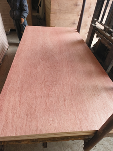 Bon marché, contreplaqué de placage écologique de 4x8 pieds avec noyau de peuplier <span class=keywords><strong>Okoumé</strong></span> imperméable/Bintangor/<span class=keywords><strong>bois</strong></span> de pin pour une utilisation commerciale en extérieur - Product Image 2