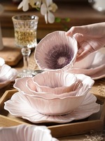 Service de table en céramique personnalisé, assiettes en forme de fleur violette, style nordique, pour décoration de mariage
