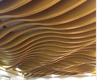 Panneau de porte et de plafond architectural moderne en alliage d'aluminium ondulé 3D, ignifuge et étanche, fabriqué en Chine, pour aéroports, hôpitaux et villas
