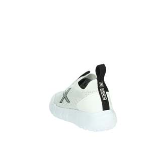 Zapatillas sin cordones para niños Munich, blancas y negras, talla 29, de lona, modernas. - Product Image 2