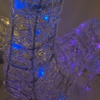 Renne de Noël à 8 modes RGB avec cadre en fer, renne en acrylique intelligent LED imperméable, décorations de fenêtre RGBIC multicolores