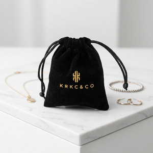 Bolsa de Terciopelo Negra Personalizada con Cordón para Empaque de Joyería - Product Image 1