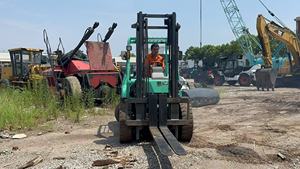 Mitsubishi Diesel <b>Forklift</b> 1500mm Forks Three Stage Mast Outdoor Construction Use Pneumatic Tires Seated Operation - Product Image 2