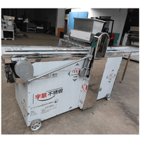 Machine à fabriquer des biscuits moelleux pour biscuits aux flocons d'avoine, raisins secs, canneberges et fruits secs coupés à la presse