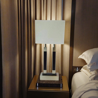 Lampe de table moderne avec port USB électrique et commande tactile LED à intensité variable blanc chaud avec abat-jour en forme de tambour Base d'ampoule E26 pour les chambres d'hôtel