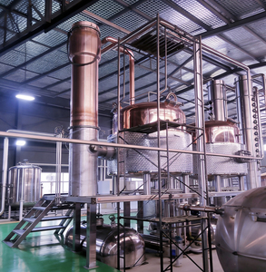 Alambic de distillation artisanal en cuivre rouge pur à double foyer pour la fabrication de whisky doux au <span class=keywords><strong>malt</strong></span> - Product Image 1