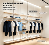 Portant à vêtements sur mesure en métal et bois, du sol au plafond, avec étagères et éclairage LED pour boutique de prêt-à-porter