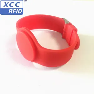 Nfc Silicone dây đeo cổ tay RFID ban nhạc không thấm nước đóng vòng tùy chỉnh Debossed in logo NFC Vòng đeo tay