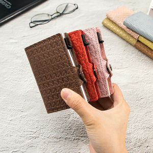Tarjetero con Bloqueo RFID Casekey, Tarjetero Delgado y Minimalista, Botón Lateral de Cuero Rosa, Cartera Inteligente para Mujeres y Hombres - Product Image 2