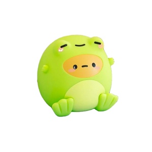 Personnalisable 3D Dessin Animé Animal Figurine Style Militaire PVC Vinyle Jouet Designer Grenouille Lampe Modèle Collection Modèle Jouet Lampe en Un - Product Image 1