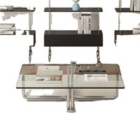 Table basse carrée avec plateau en verre trempé transparent, structure en acier inoxydable poli, design minimaliste moderne à profil bas pour