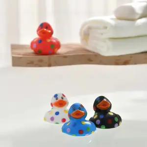 Hot Selling Bad Eend Baby Eend Showertoys Custom Logo Zwemmen Drijvende Polka Dot Mini Rubber Piepende Eend
