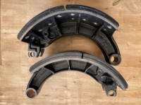 Camions lourds Shacman Delong avec nouveau système d'essieu arrière HD MAN Series, ensemble de plaquettes de frein à tambour de 410 mm en fonte HD90149340093