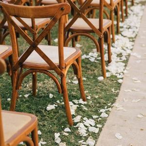 MoreDesign Chaise de jardin en bois pour événements extérieurs, empilable, avec dossier croisé, haute qualité pour hôtel - Product Image 1