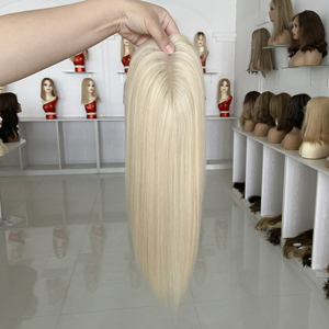 Venta al por mayor: Topper de cabello humano europeo 100% rubio con base de seda, atado a mano, 5x6.5 pulgadas, para mujeres con pérdida de cabello - Product Image 3
