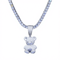 Pendentif Charme Ourson Mignon en Argent Sterling 925 Plaqué Rhodium avec Moissanite VVS Taille Brillante, Idéal pour Fêtes d'Enfants, Vente en Gros