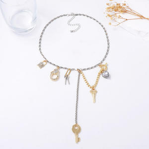 Kaimei 2026 joyería de moda de lujo Simple aleación Keylock colgante geométrico collar Casual accesorios mujeres llave collares largos - Product Image 3